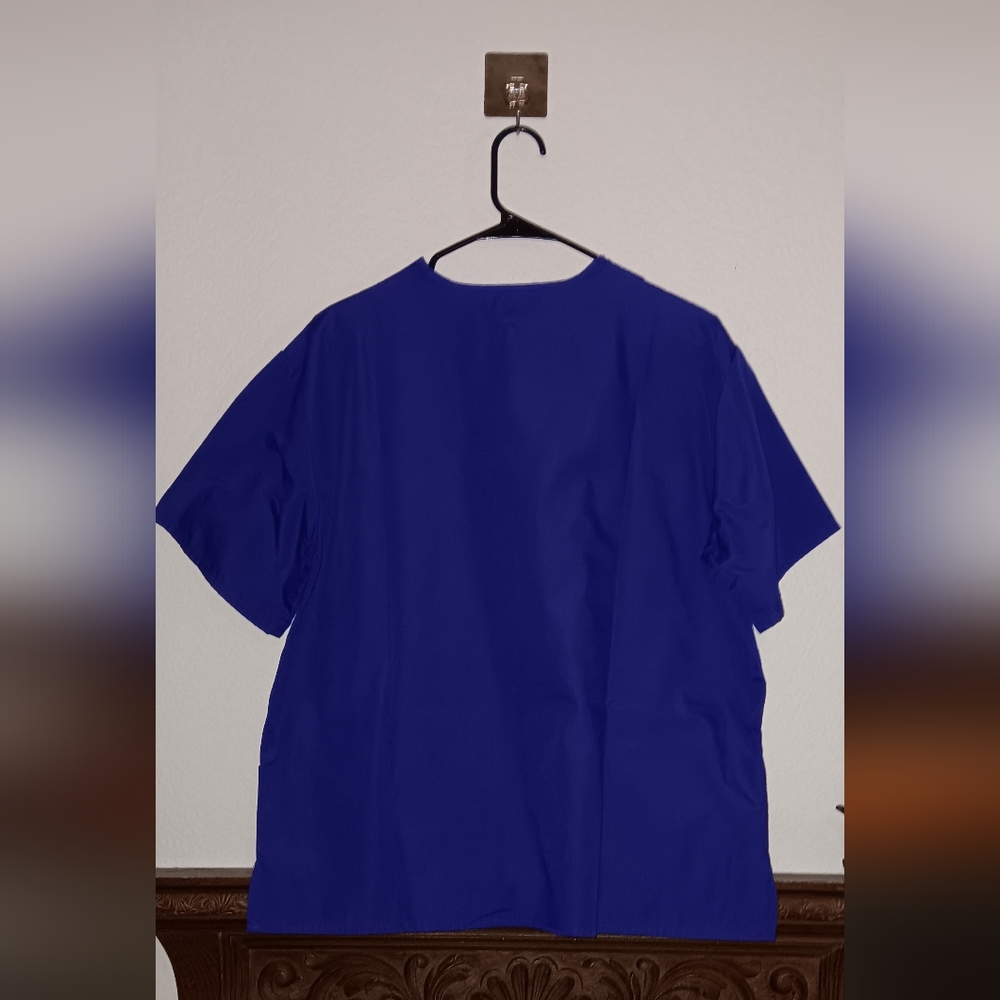 Natural uniforms scrub top, sz Medium. 2 for $20 - Picture 2 of 3